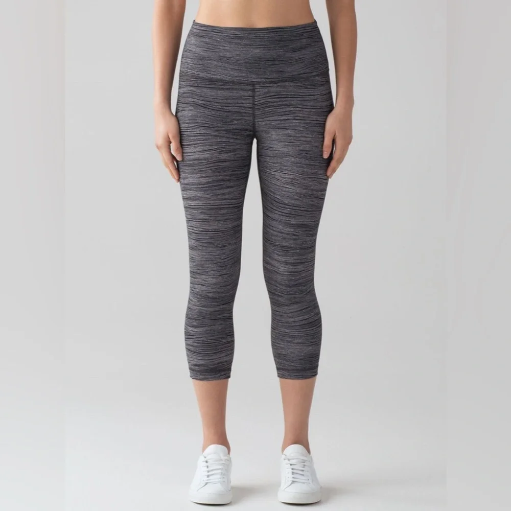 lululemon | size 6 Wunder Under Crop HR 21
